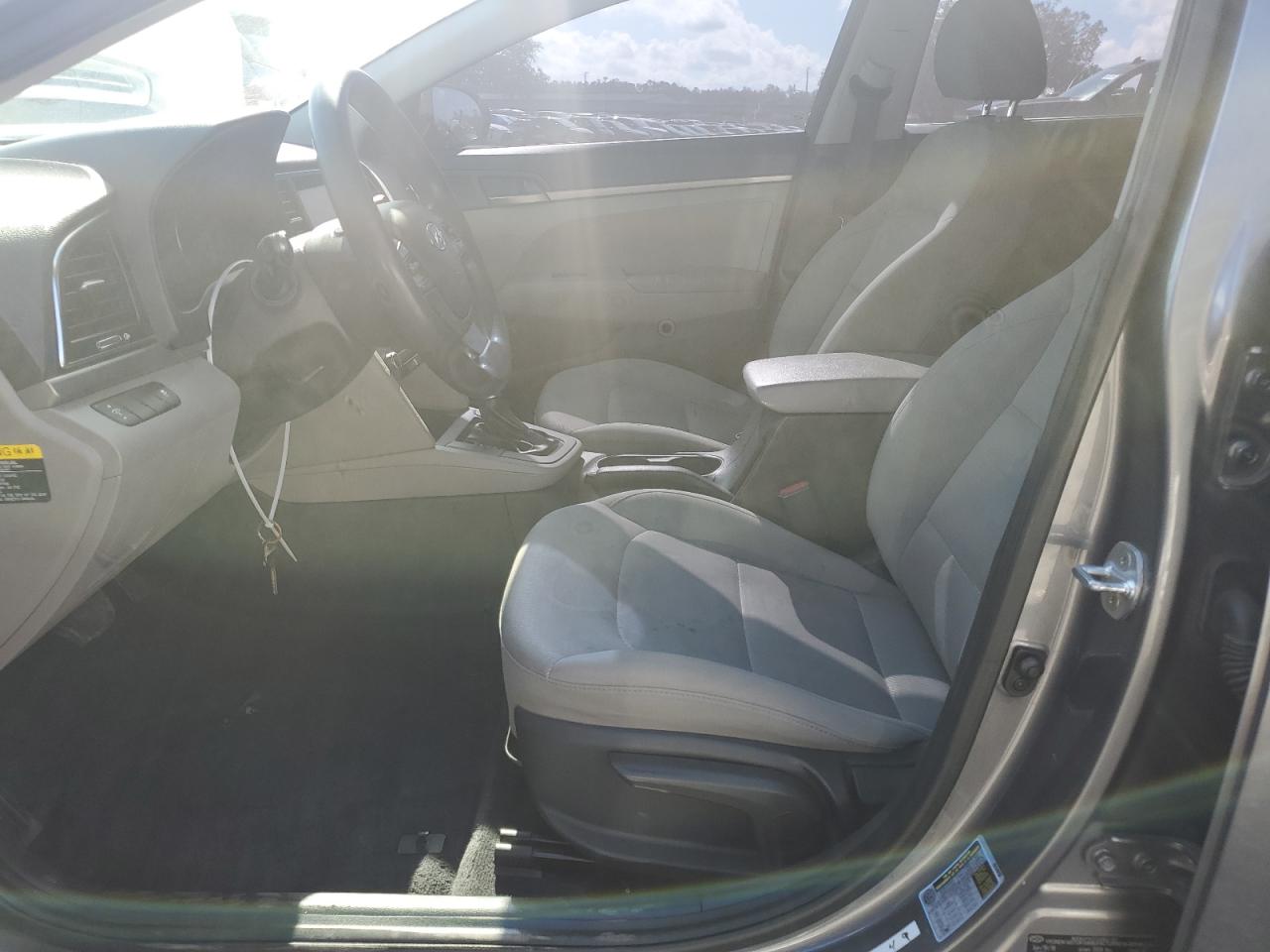 2018 Hyundai Elantra - Image 7