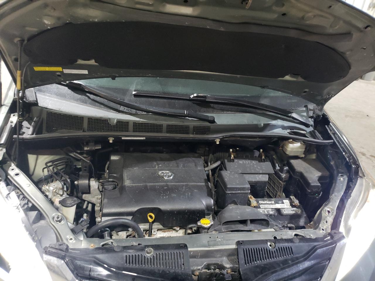 2011 Toyota Sienna - Image 12