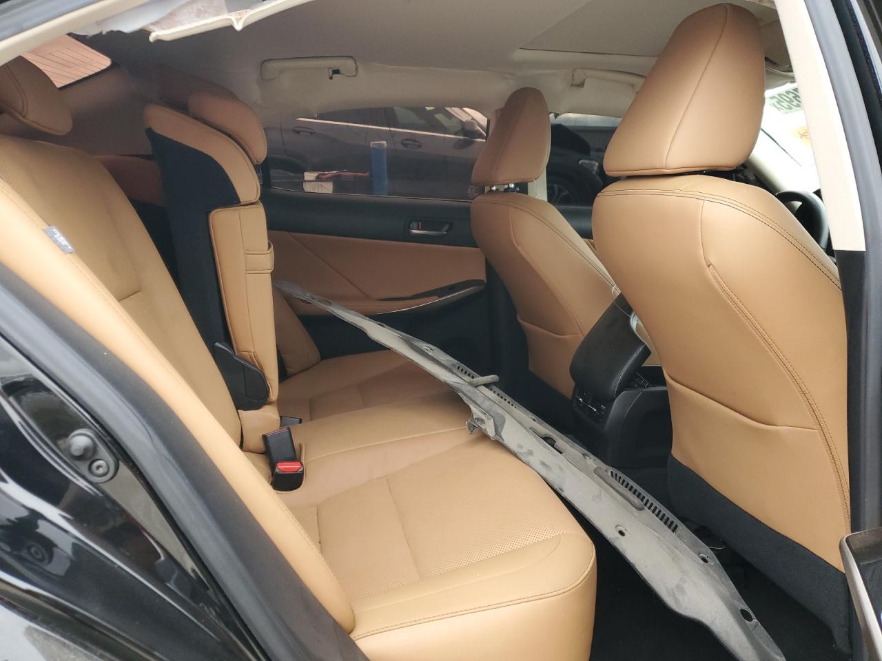 2020 Lexus IS - Image 10