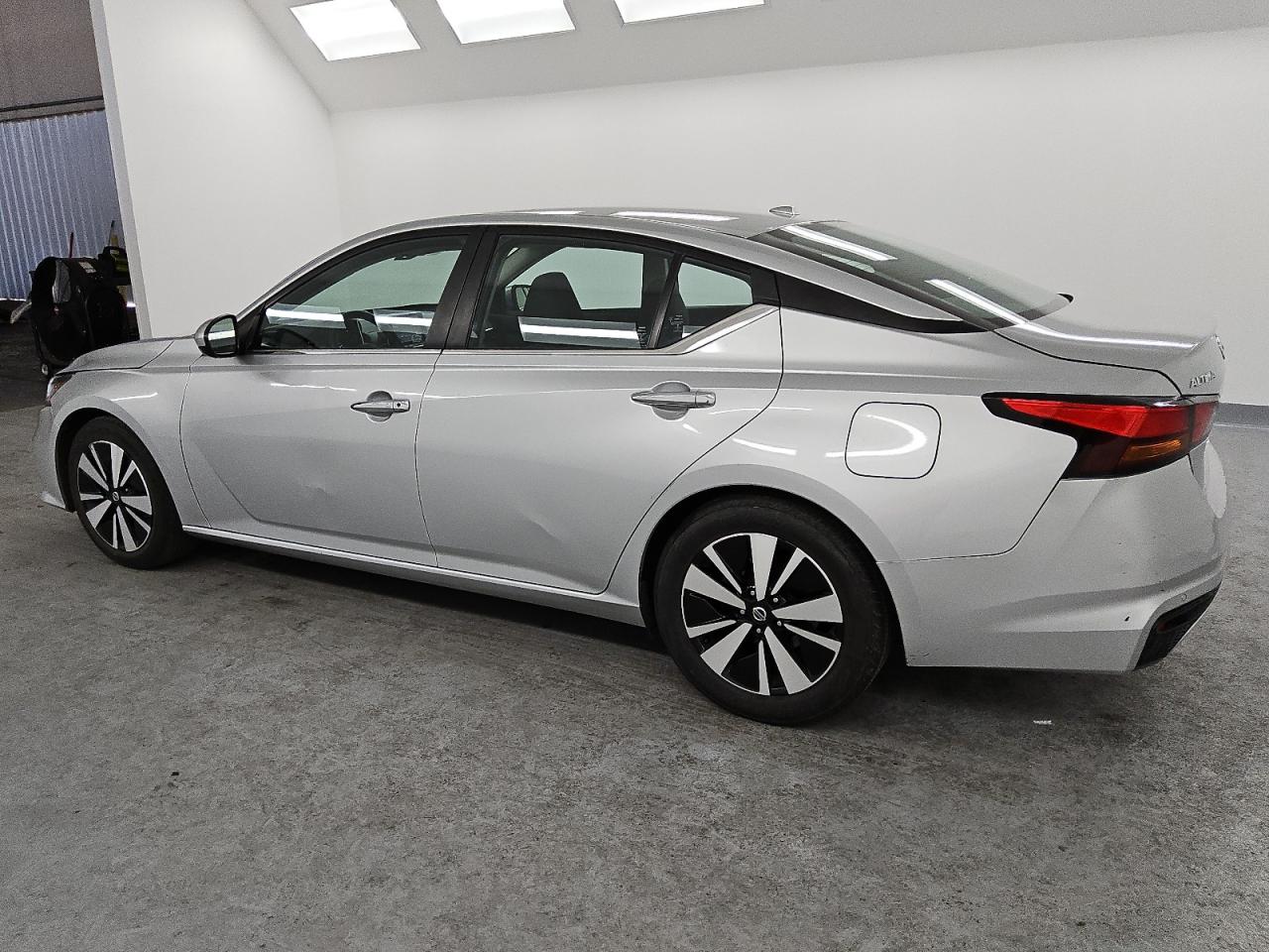 2021 Nissan Altima - Image 2