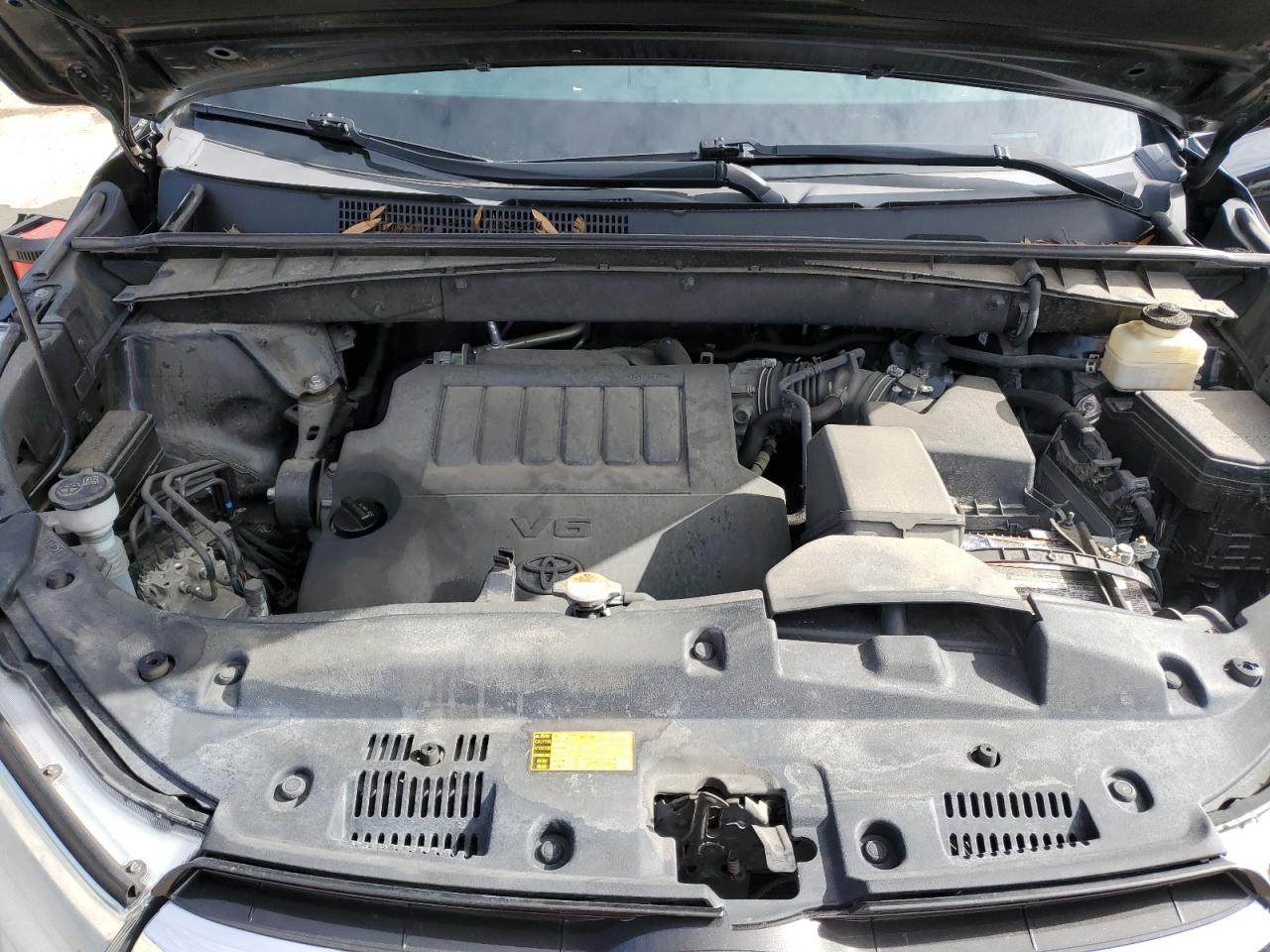 2015 Toyota Highlander - Image 12