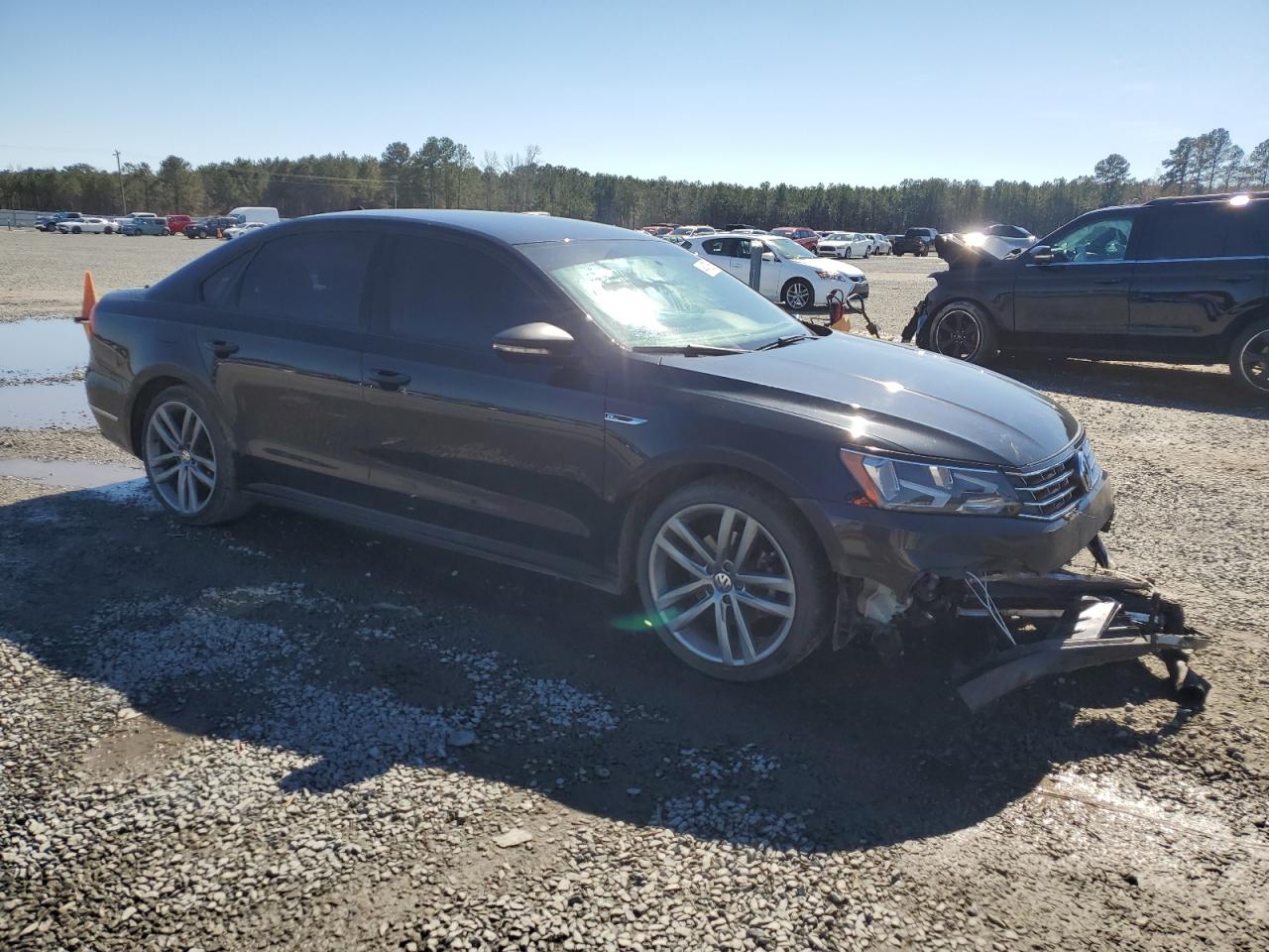 2018 Volkswagen Passat - Image 4