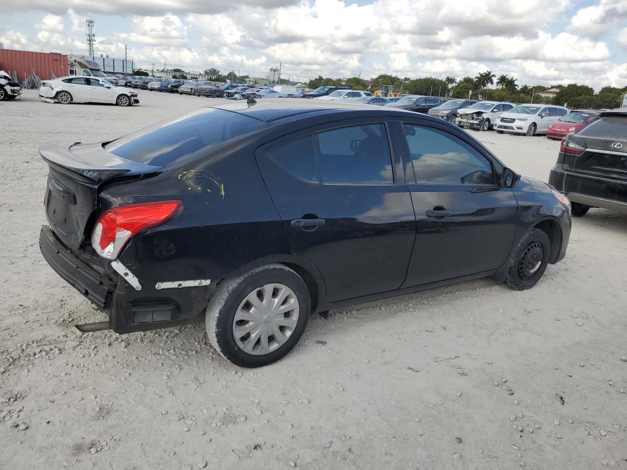 2016 Nissan Versa - Image 3