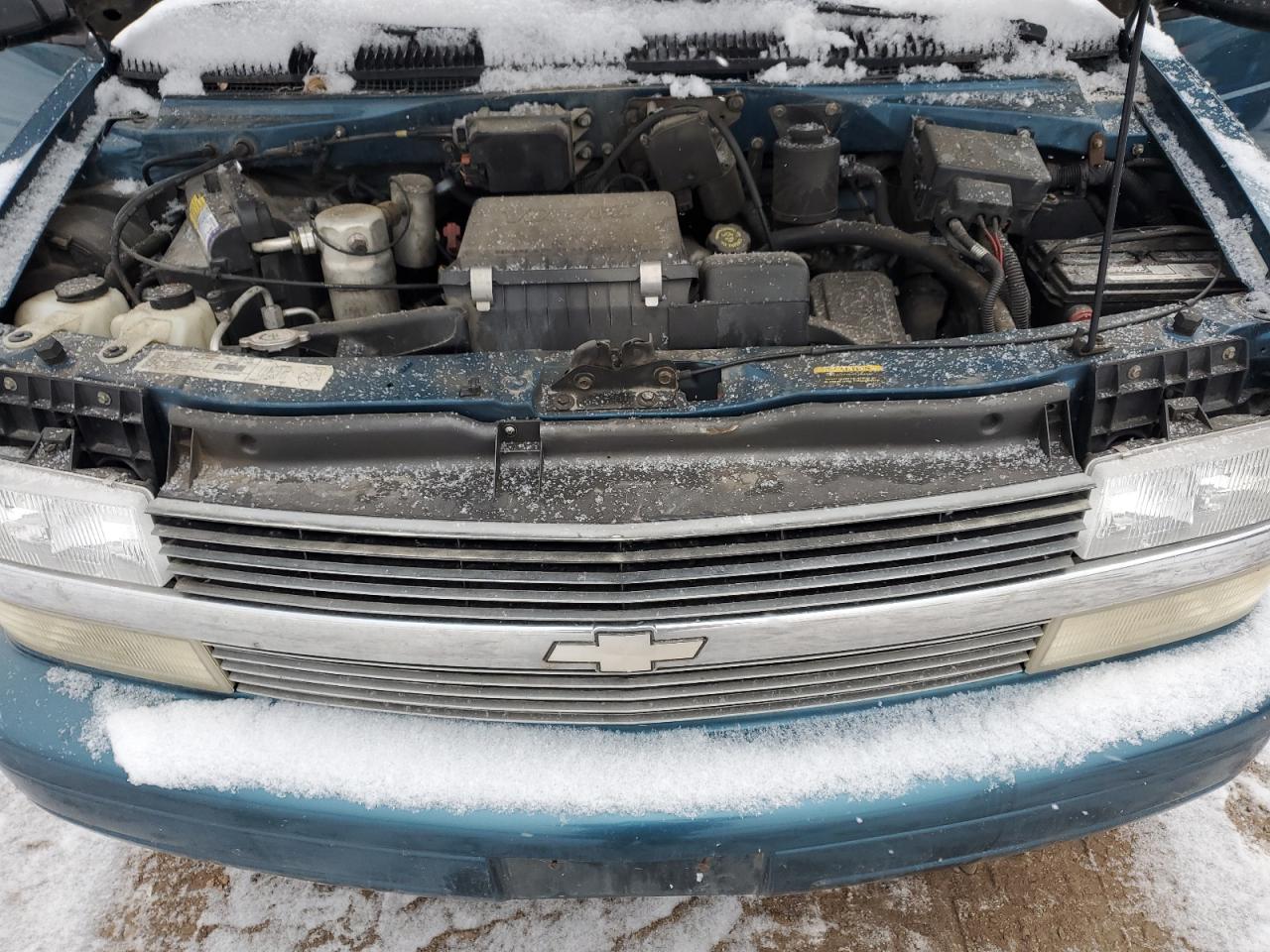 2000 Chevrolet Astro - Image 13