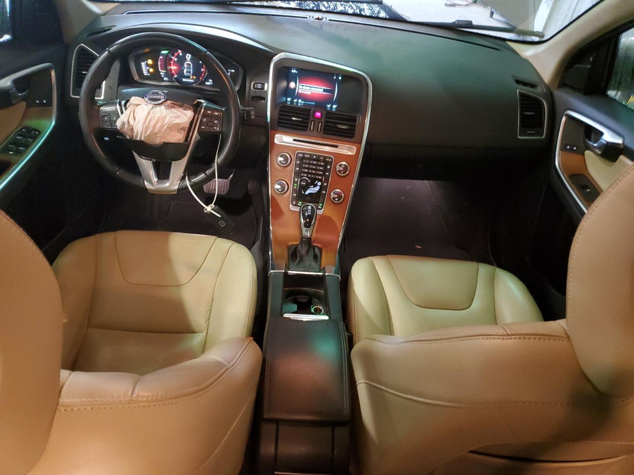 2017 Volvo XC60 - Image 8