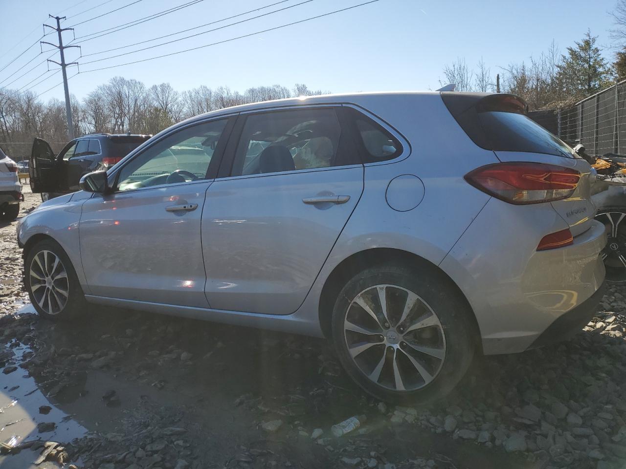 2018 Hyundai Elantra - Image 2