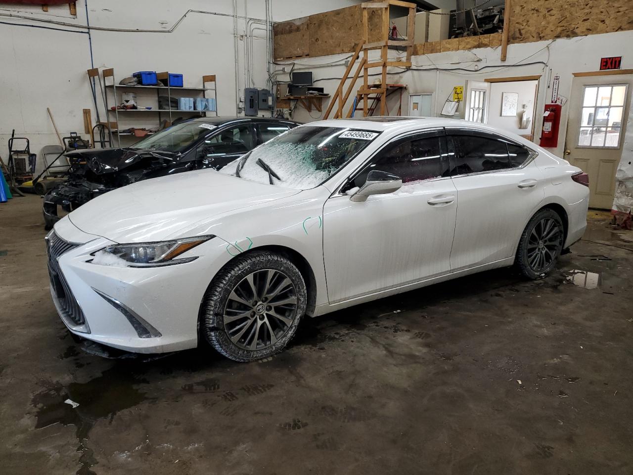 2020 Lexus ES - Image 1
