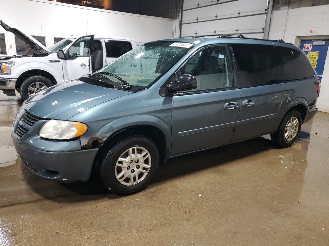 2005 Dodge Caravan - Image 1
