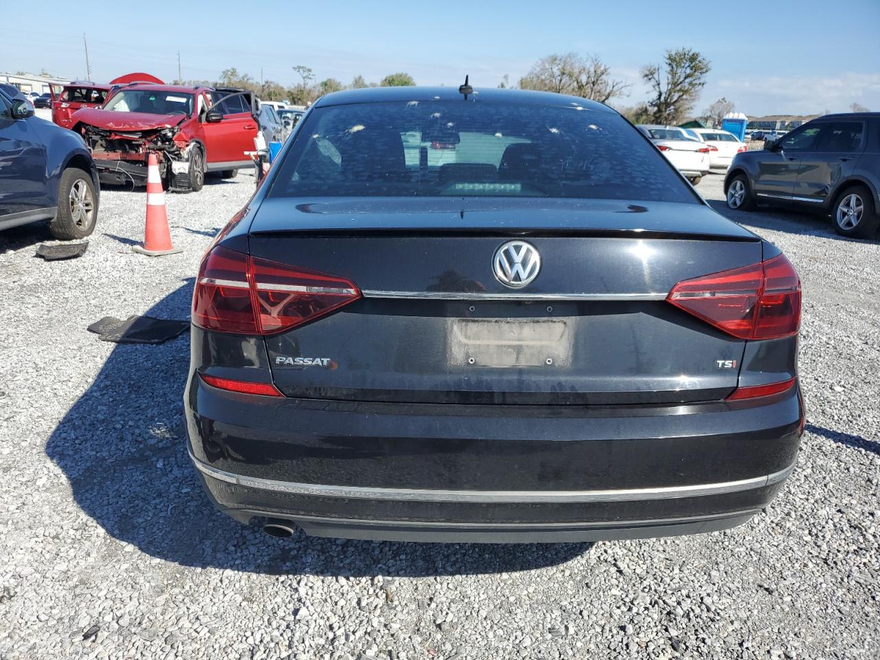 2017 Volkswagen Passat - Image 6