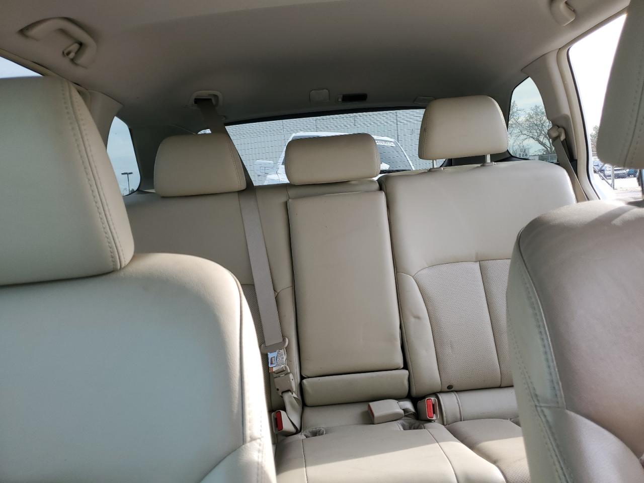 2011 Subaru Outback - Image 10
