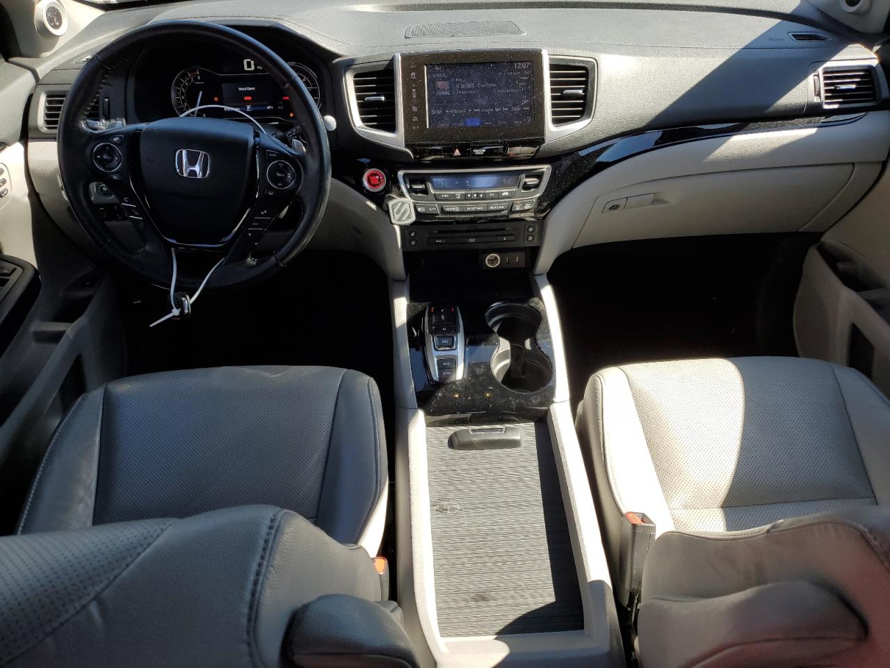 2017 Honda Pilot - Image 8