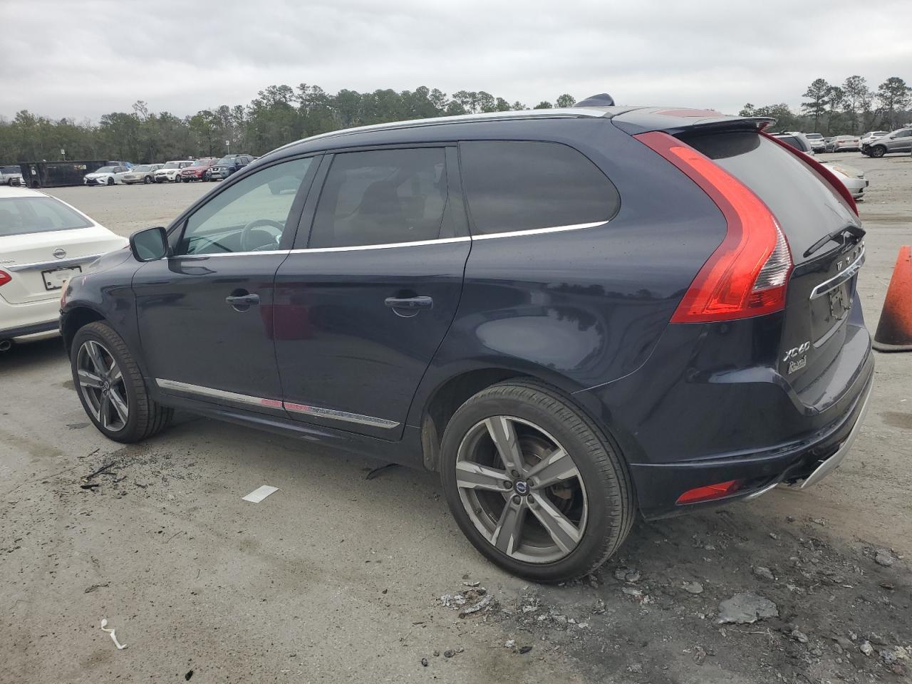 2017 Volvo XC60 - Image 2