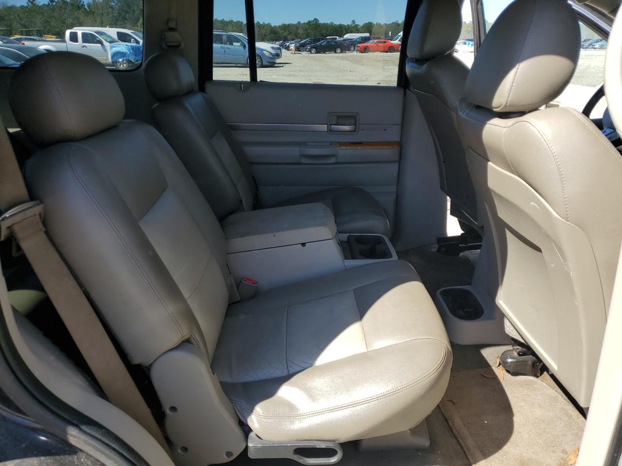 2007 Chrysler Aspen - Image 11
