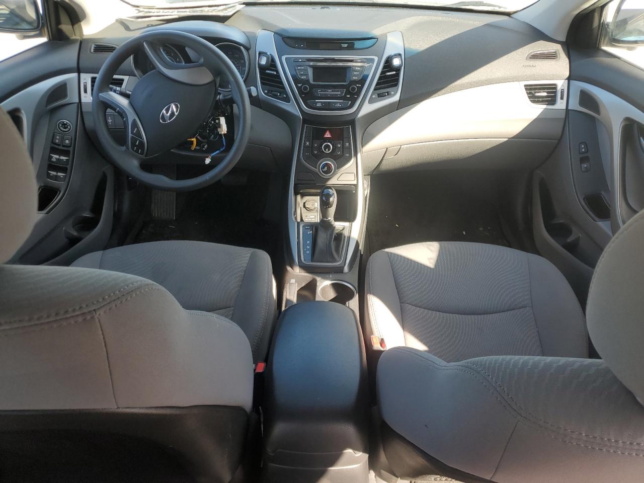 2016 Hyundai Elantra - Image 8