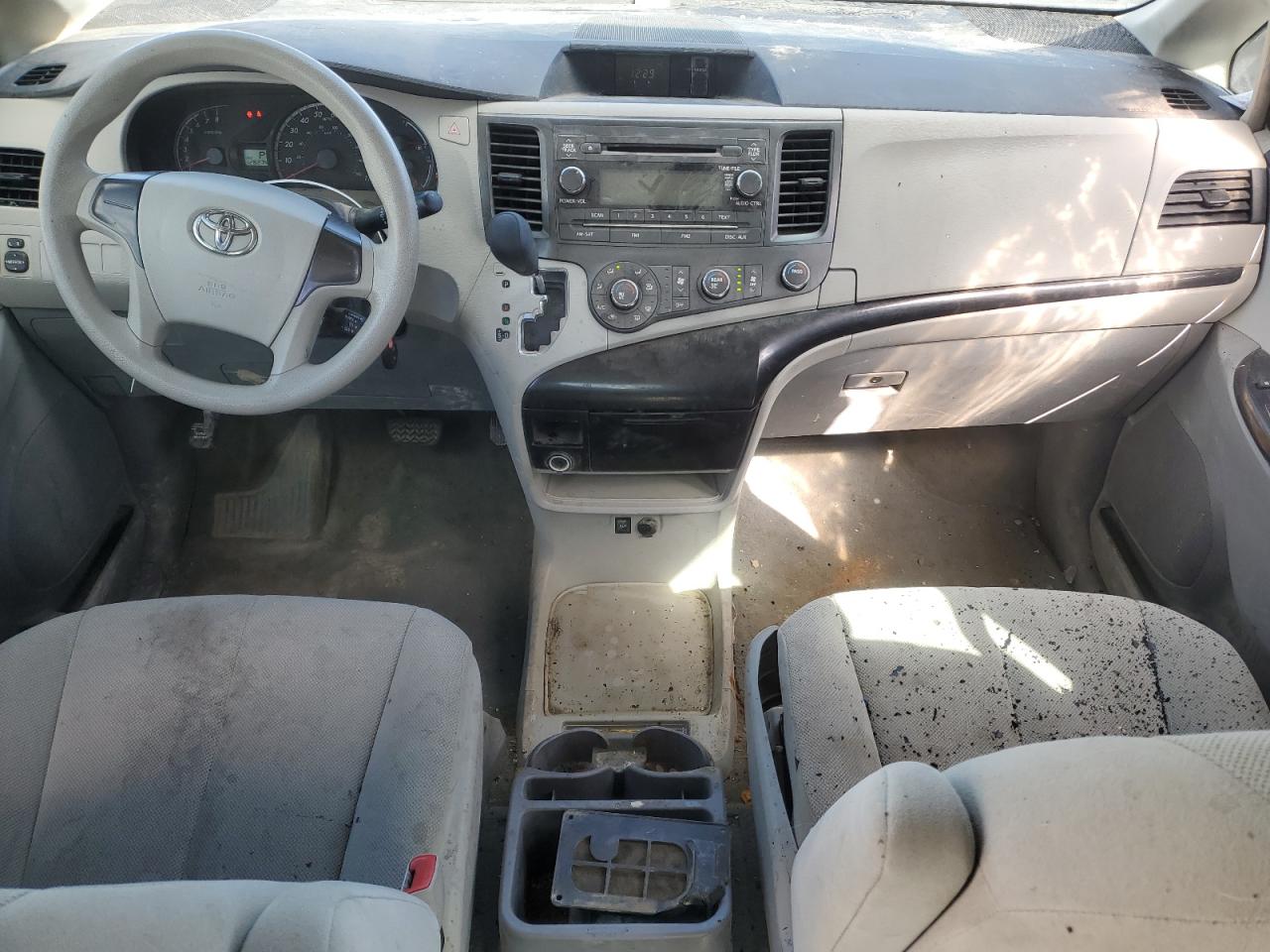 2012 Toyota Sienna - Image 8