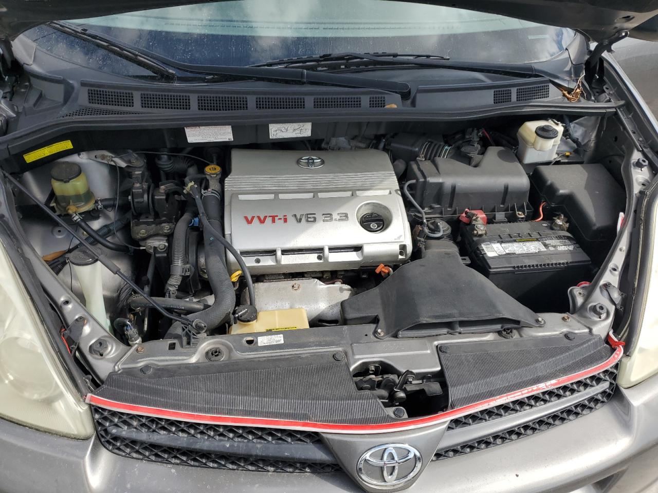 2005 Toyota Sienna - Image 12