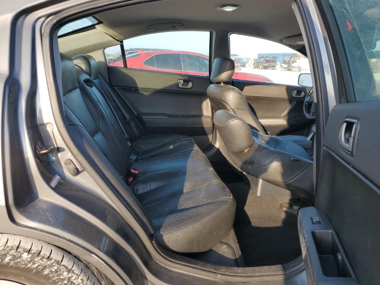 2005 Mitsubishi Galant - Image 10