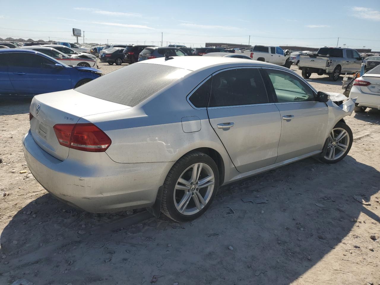 2014 Volkswagen Passat - Image 3