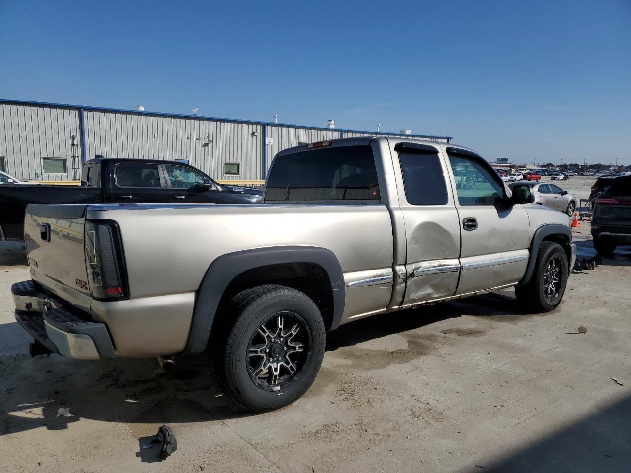 2002 GMC Sierra - Image 3
