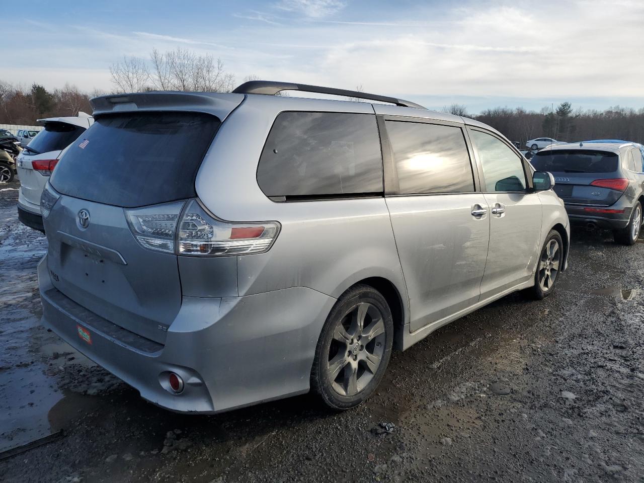 2013 Toyota Sienna - Image 3