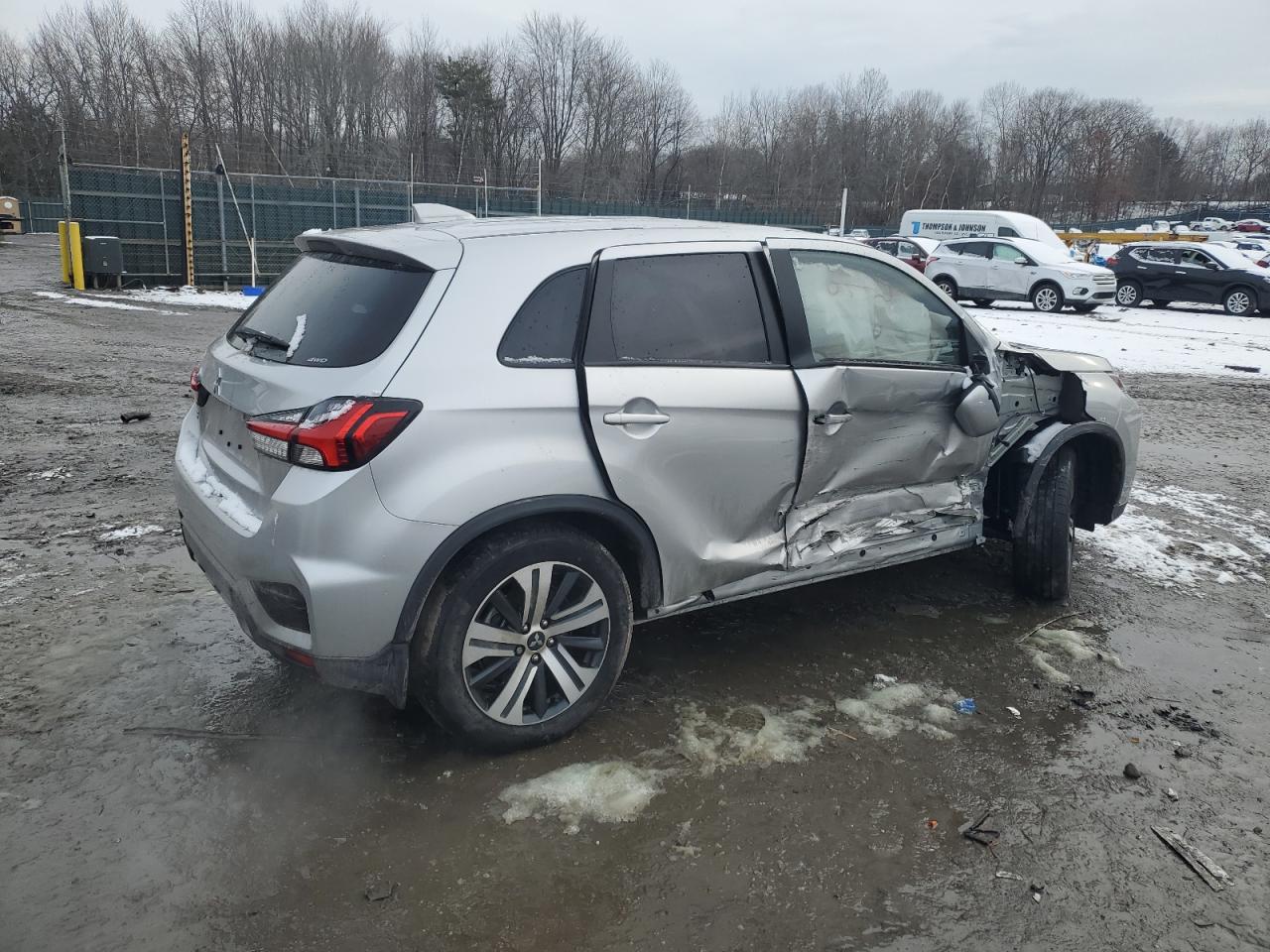 2024 Mitsubishi Outlander - Image 3