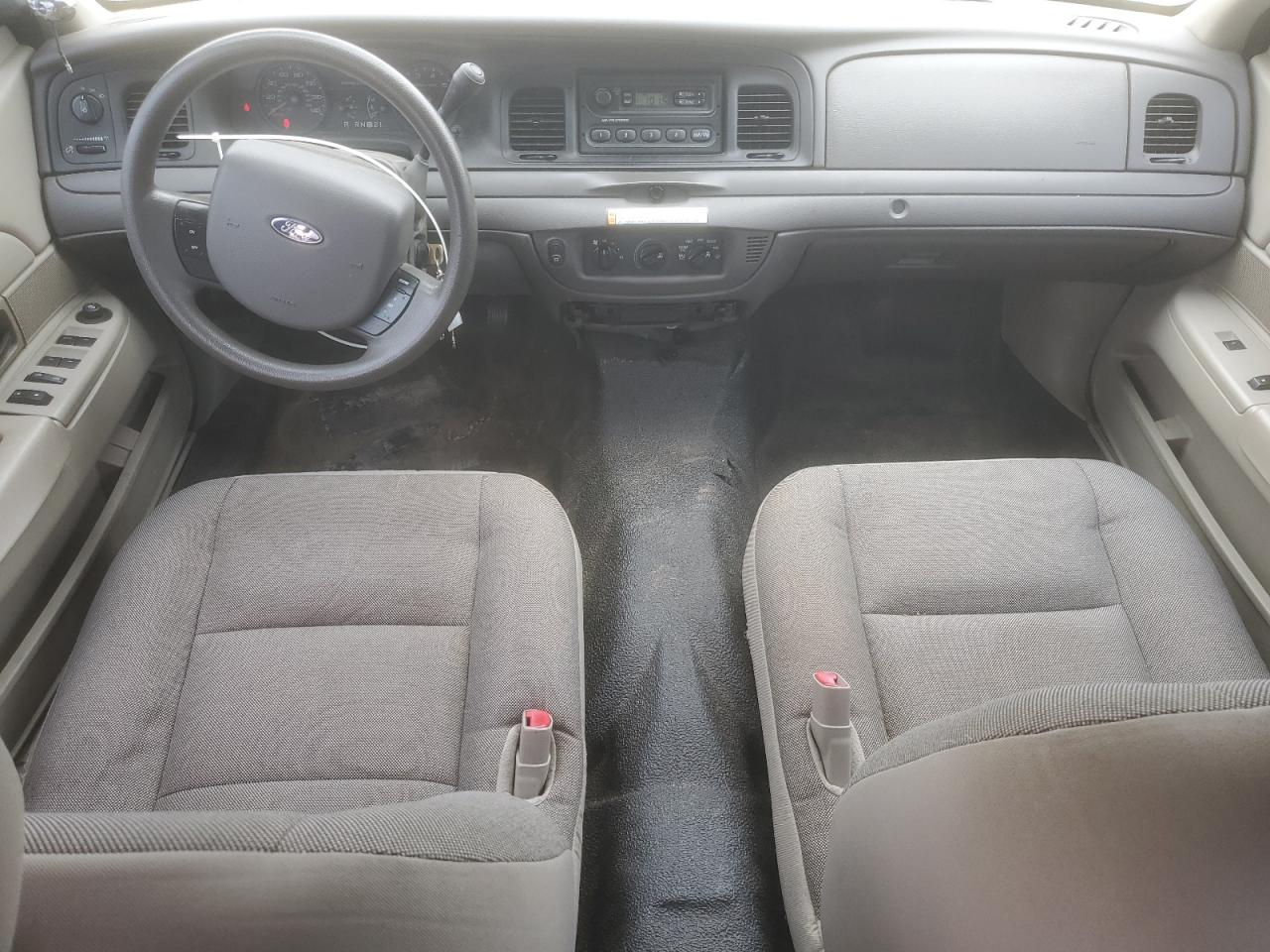 2010 Ford Crown Victoria - Image 8