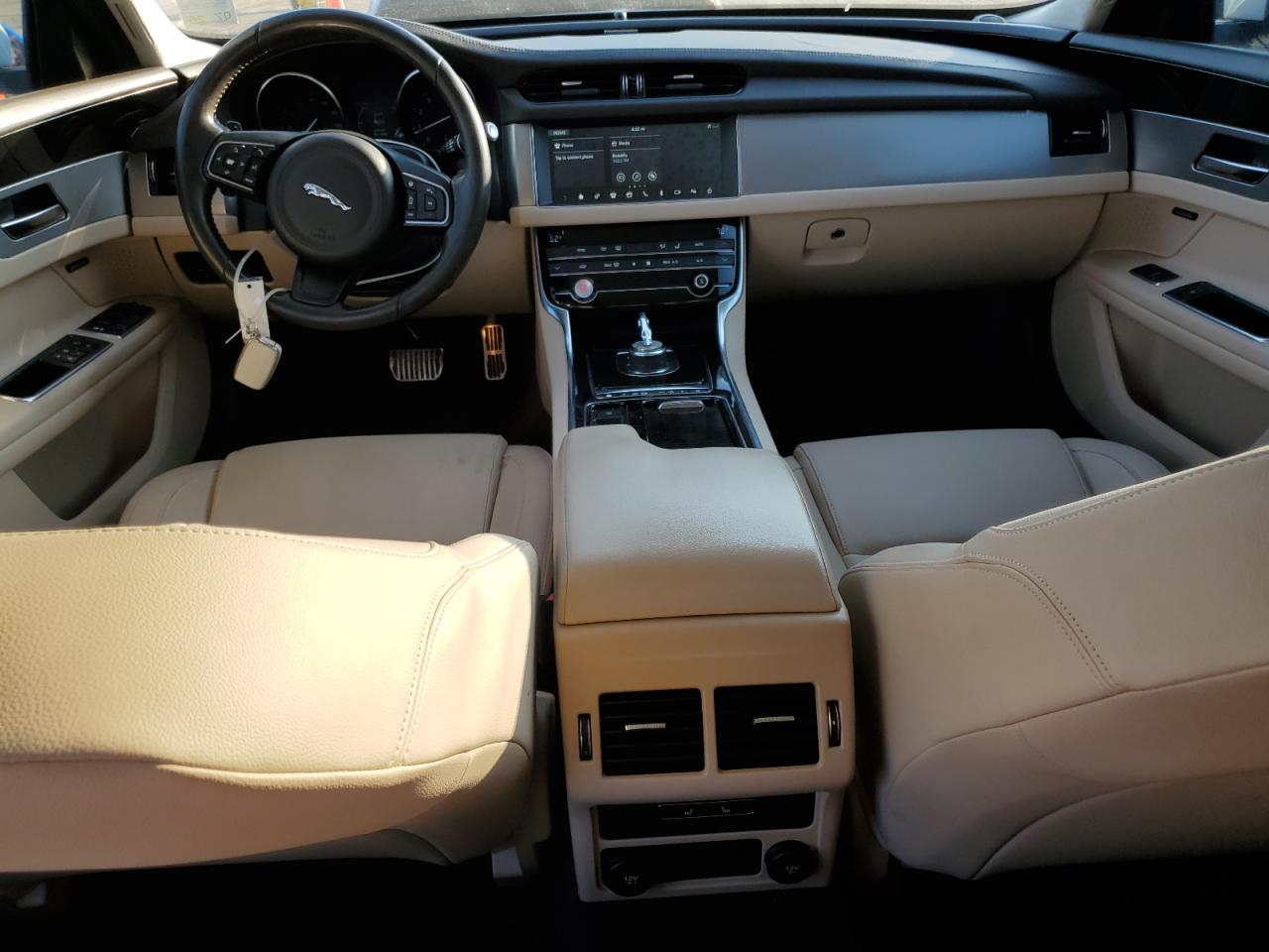 2019 Jaguar XF - Image 8