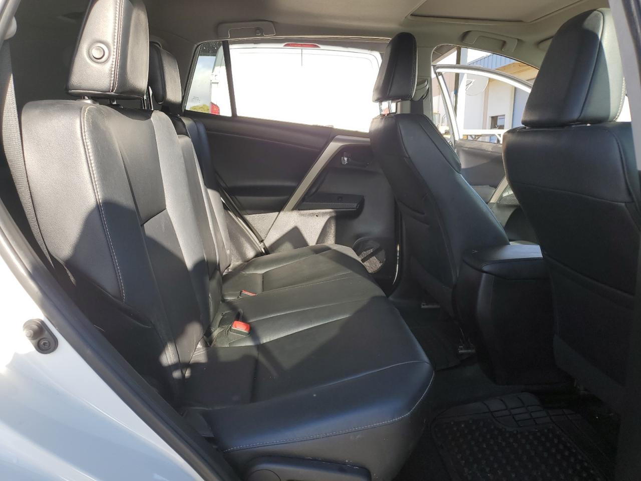 2015 Toyota RAV 4 - Image 10