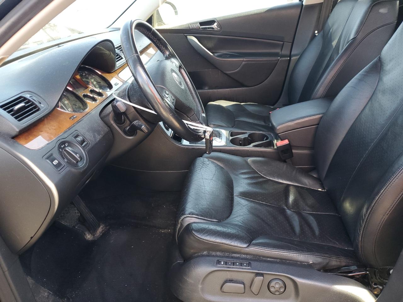 2008 Volkswagen Passat - Image 7