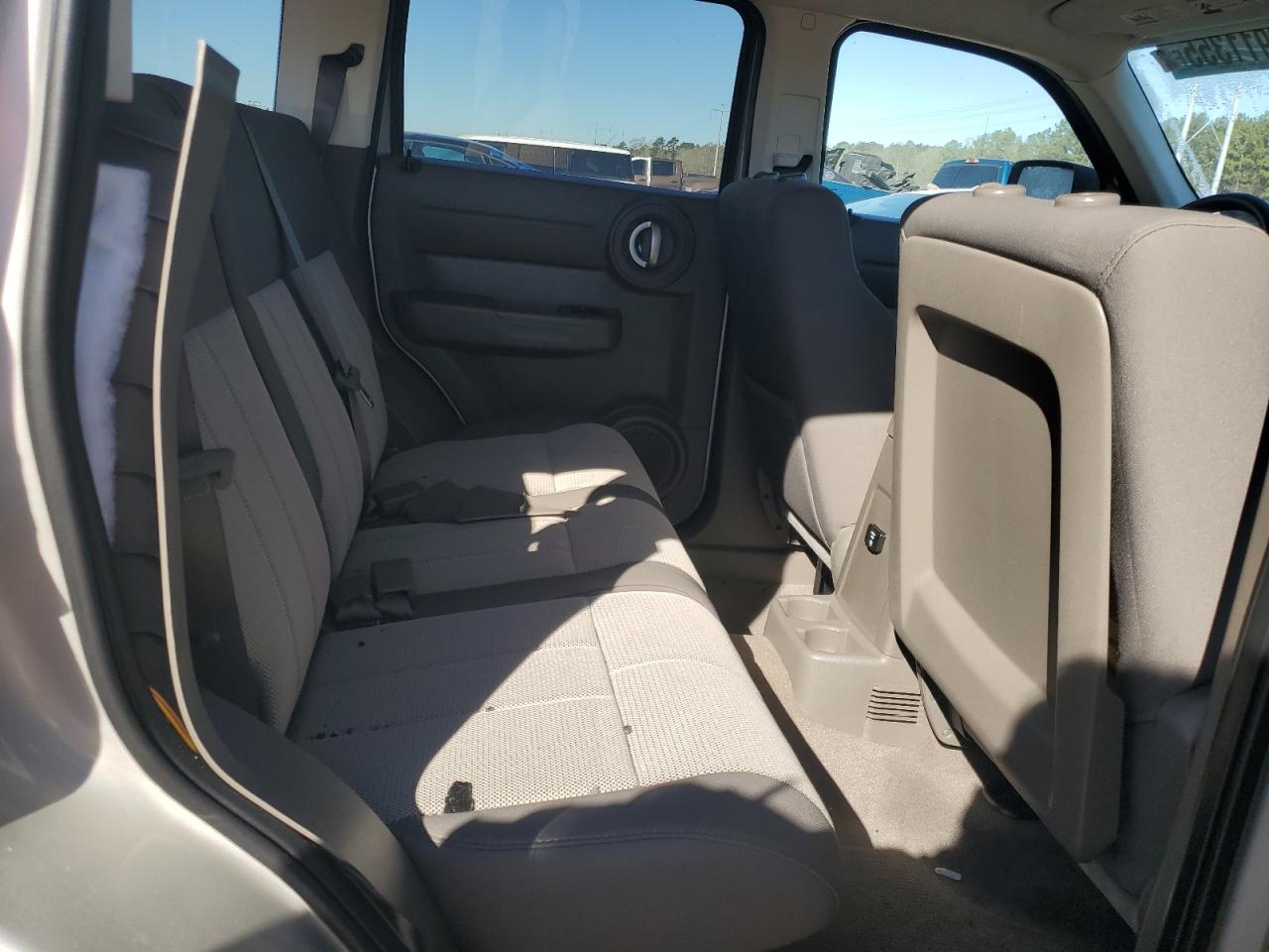 2008 Dodge Nitro - Image 10