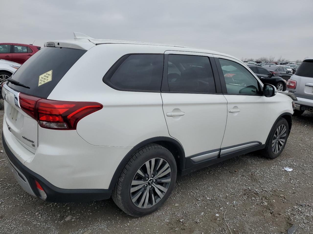 2019 Mitsubishi Outlander - Image 3