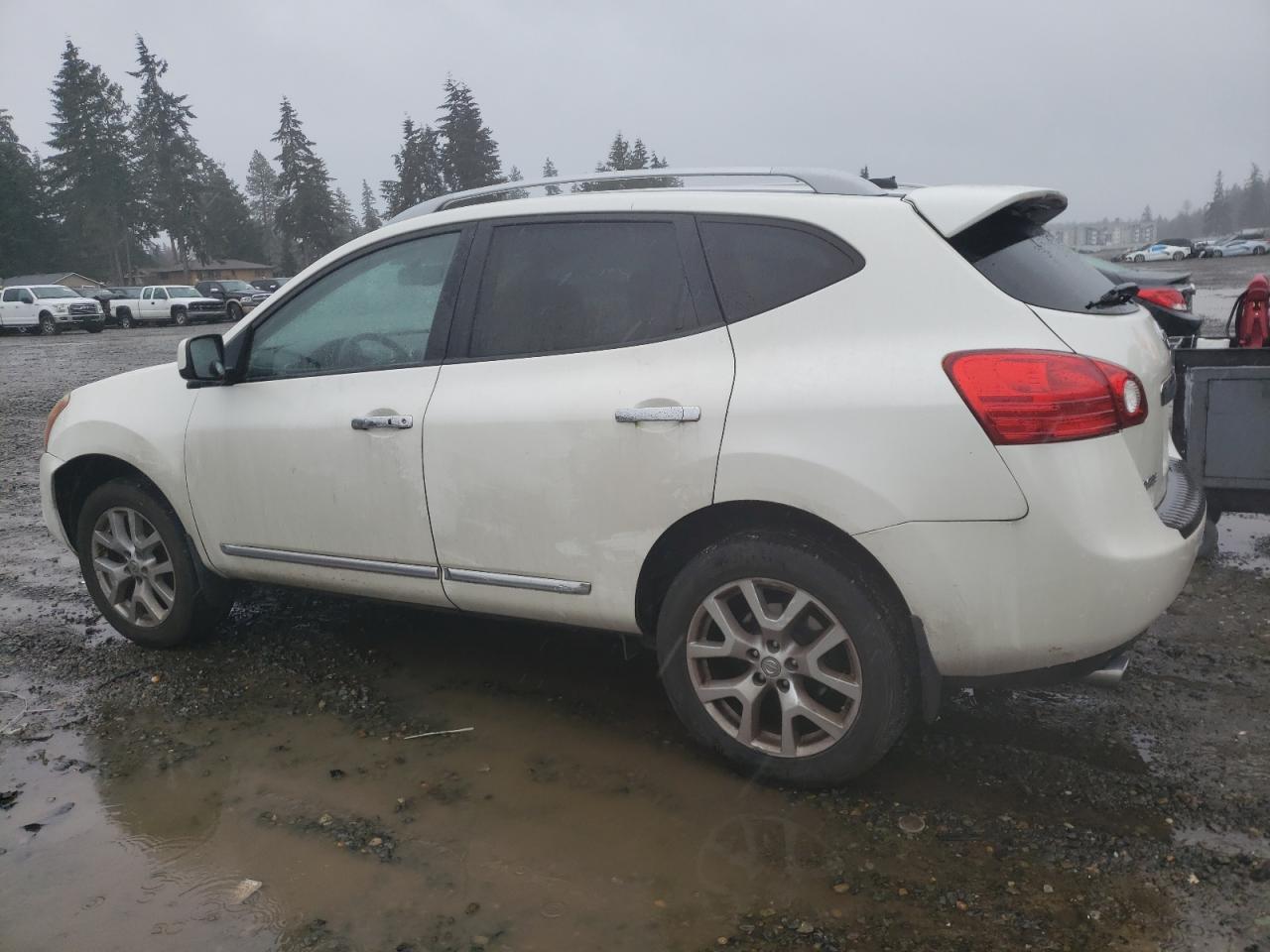 2011 Nissan Rogue - Image 2