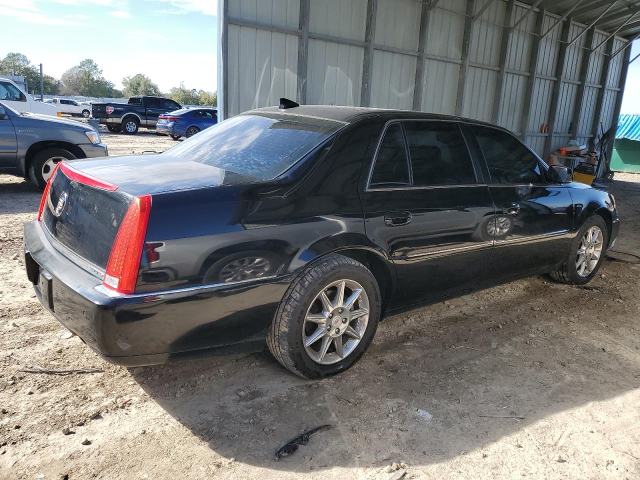 2011 Cadillac DTS - Image 3