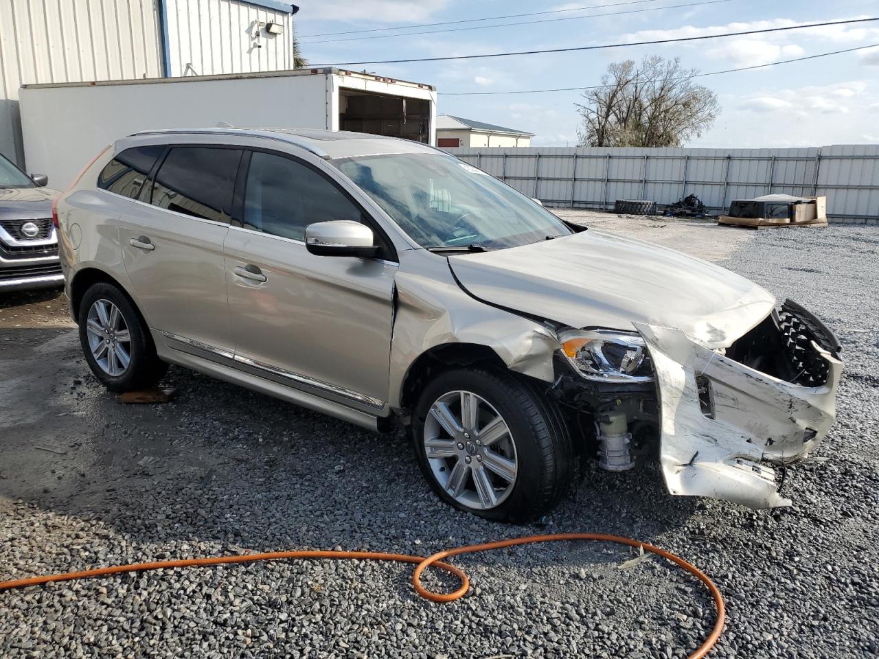 2017 Volvo XC60 - Image 4