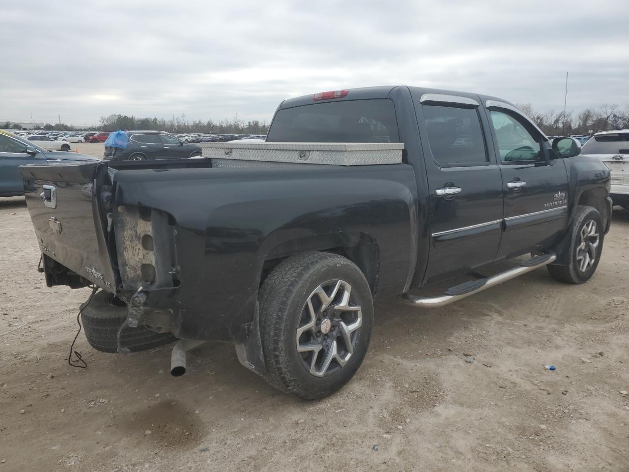 2009 Chevrolet Silverado - Image 3