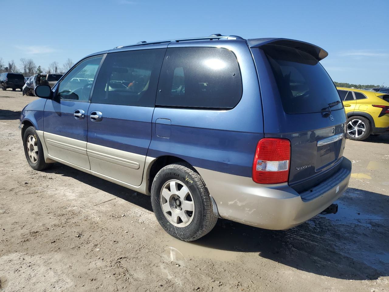 2003 Kia Sedona - Image 2