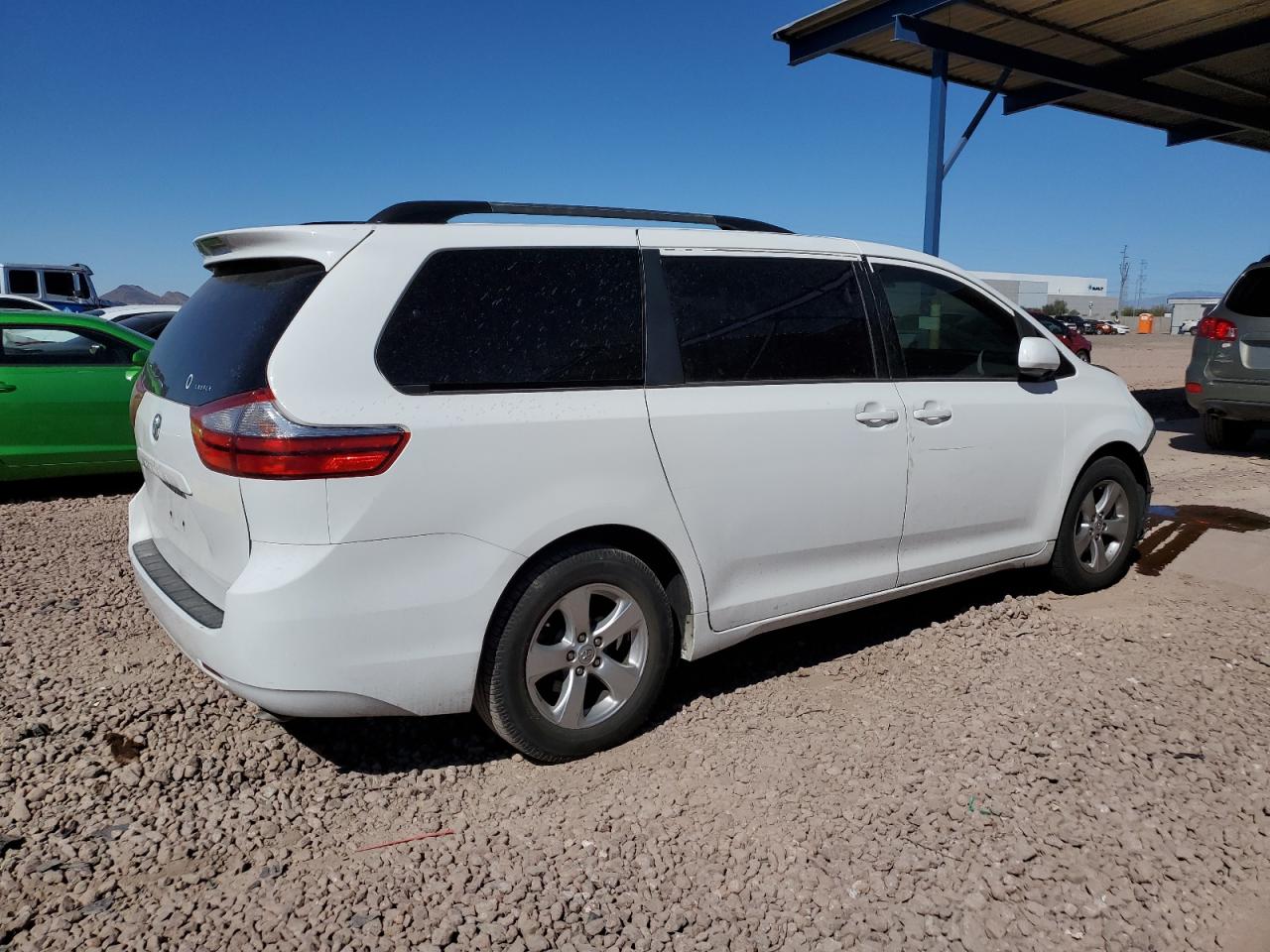 2015 Toyota Sienna - Image 3
