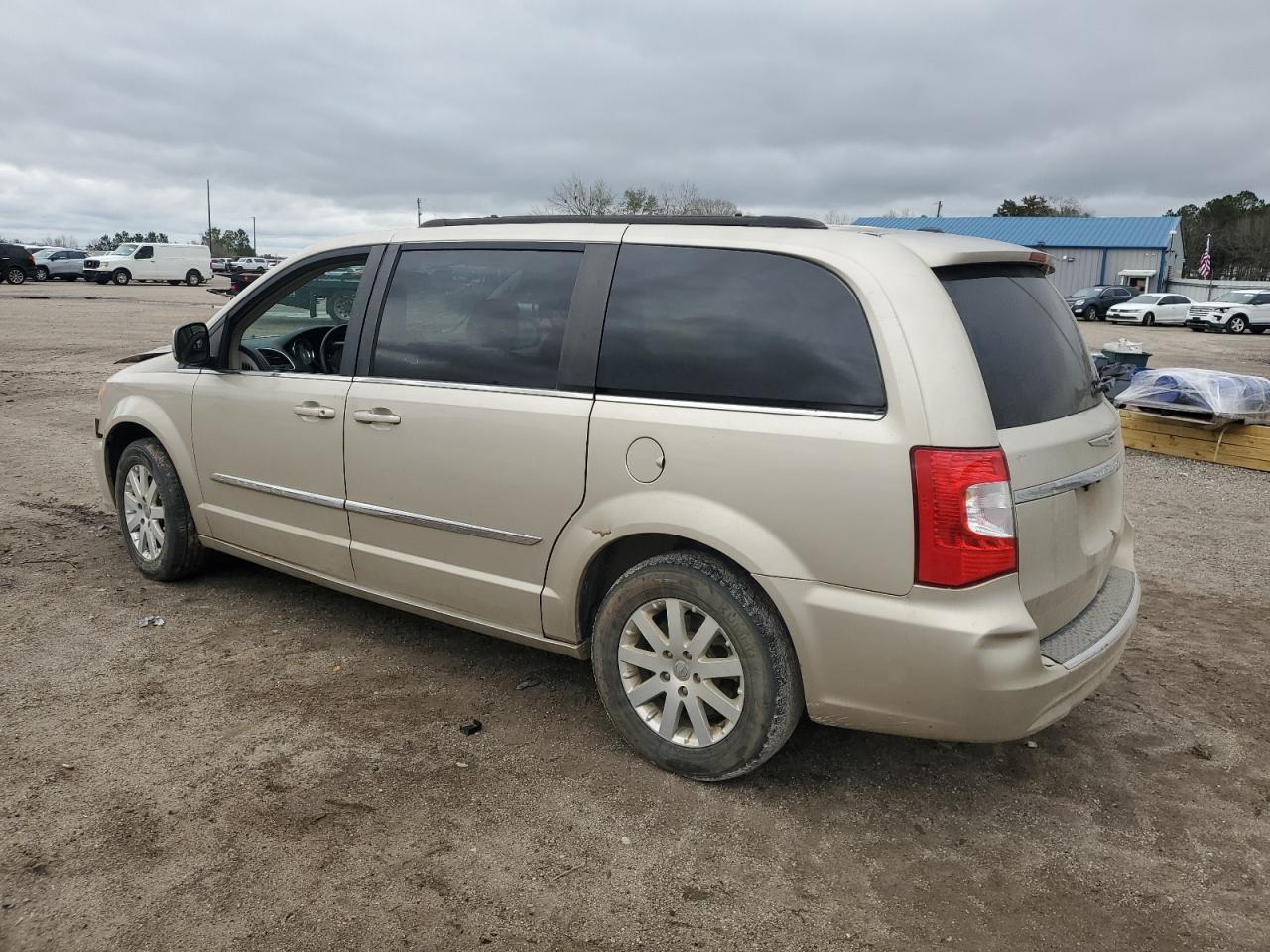 2015 Chrysler Town & Country - Image 2