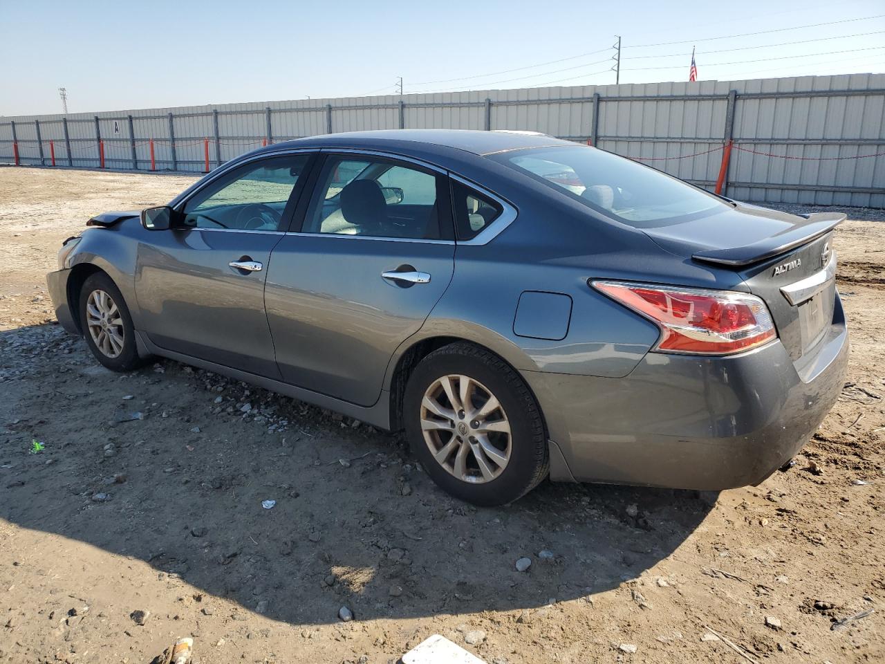 2015 Nissan Altima - Image 2