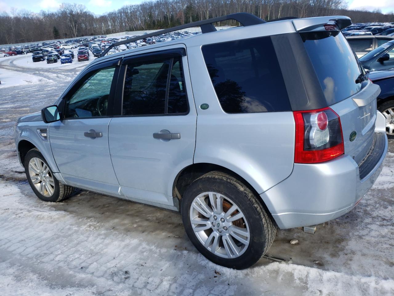2010 Land Rover LR2 - Image 2