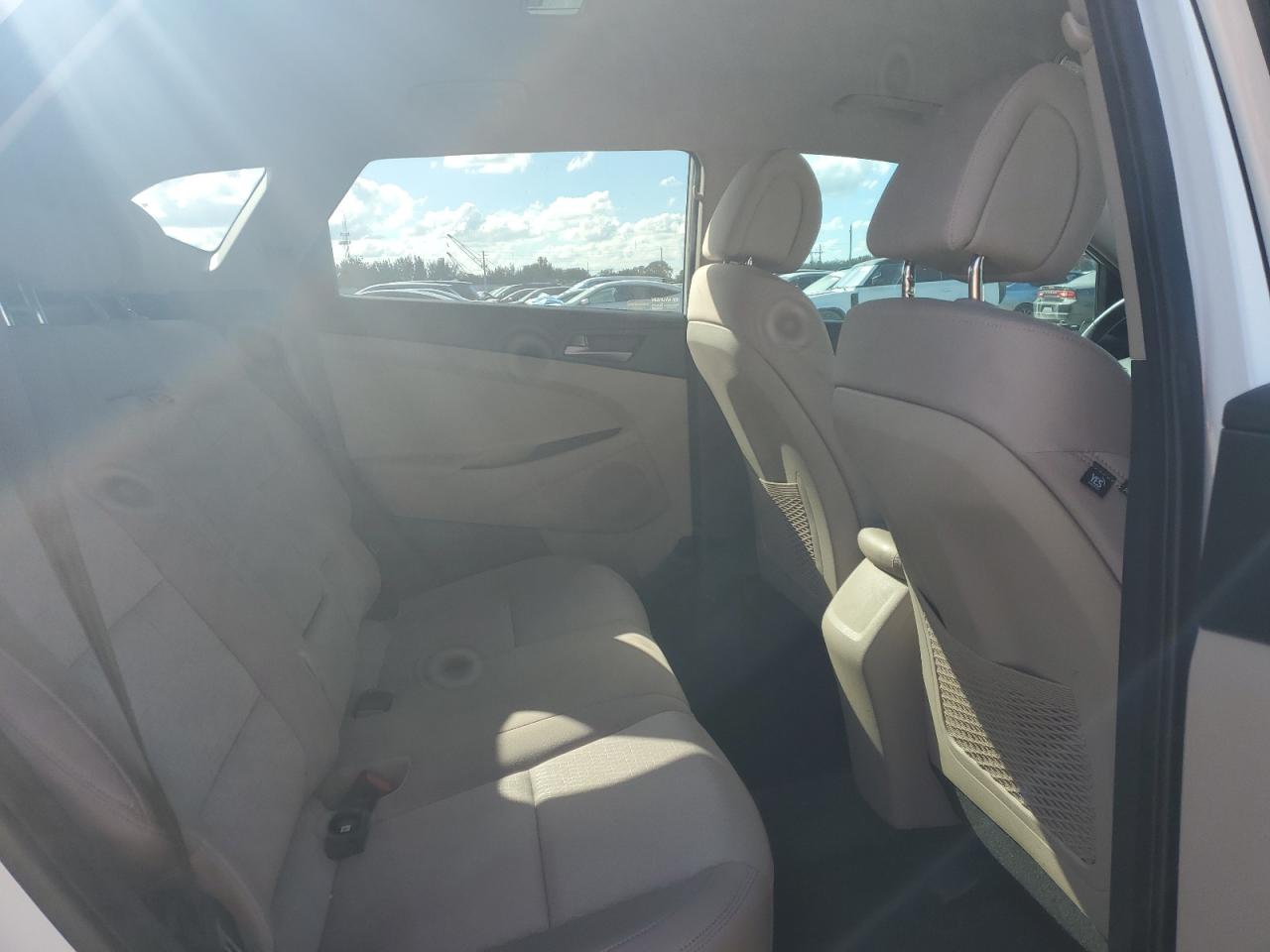 2016 Hyundai Tucson - Image 11