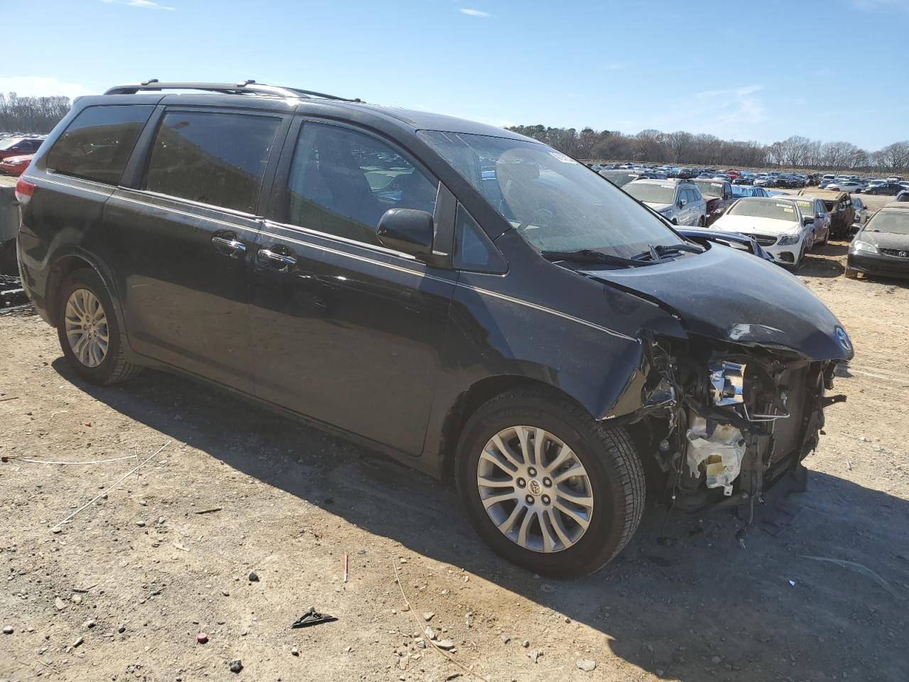 2011 Toyota Sienna - Image 4