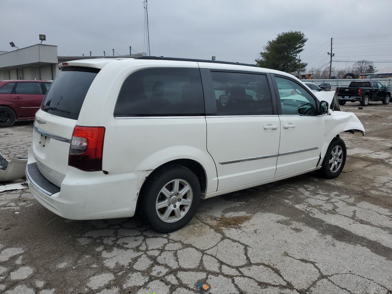 2012 Chrysler Town & Country - Image 3