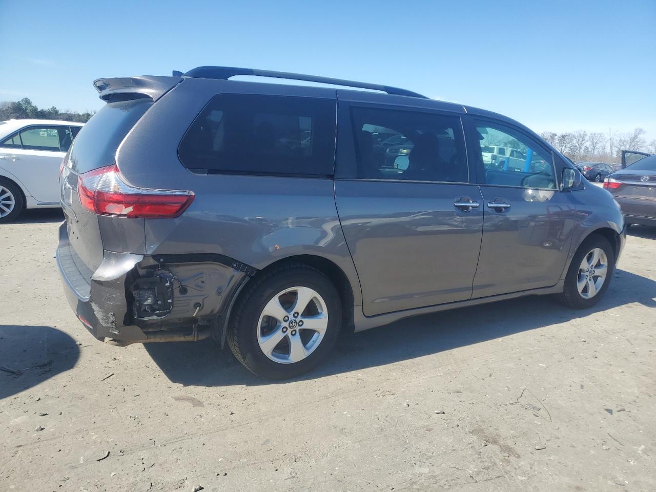 2020 Toyota Sienna - Image 3