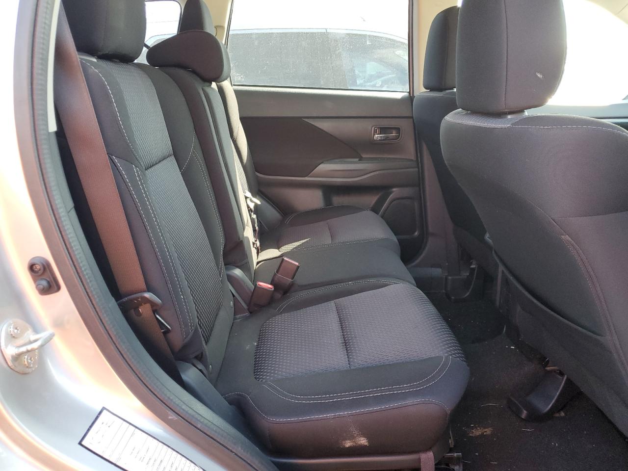 2020 Mitsubishi Outlander - Image 11