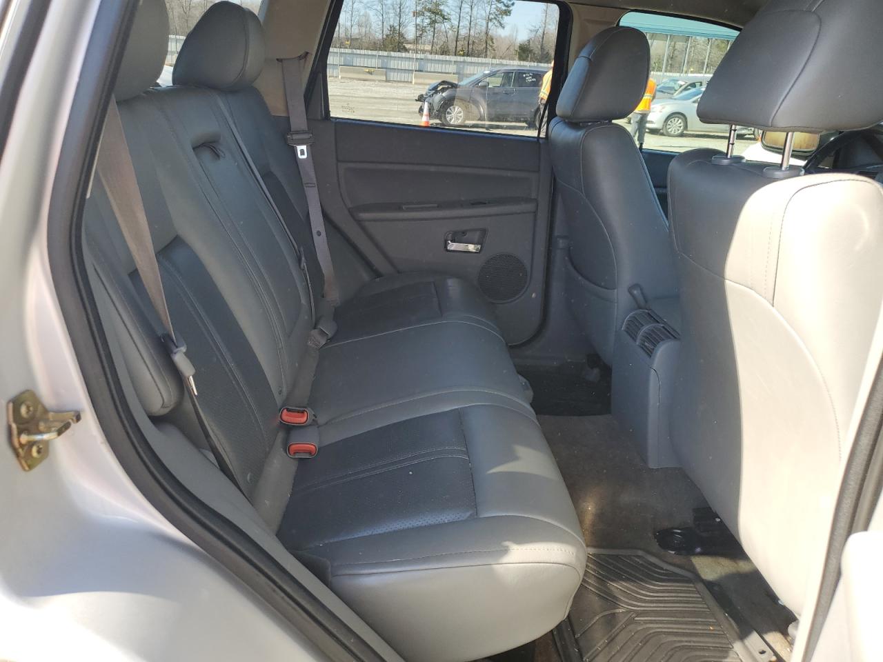 2005 Jeep Grand Cherokee - Image 10