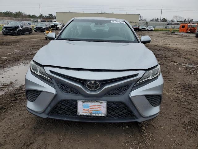  TOYOTA CAMRY 2018 Srebrny