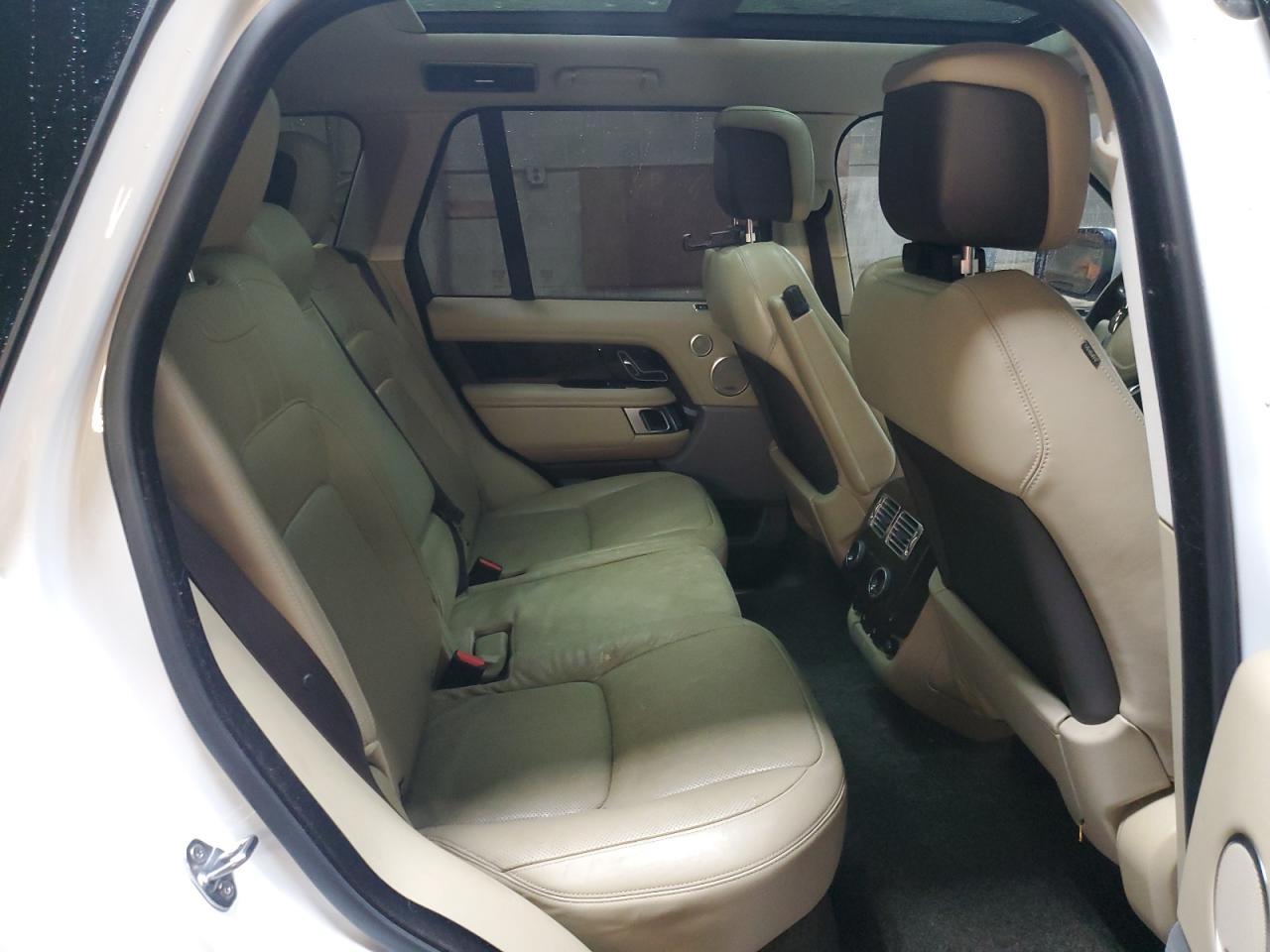 2018 Land Rover Range Rover - Image 11