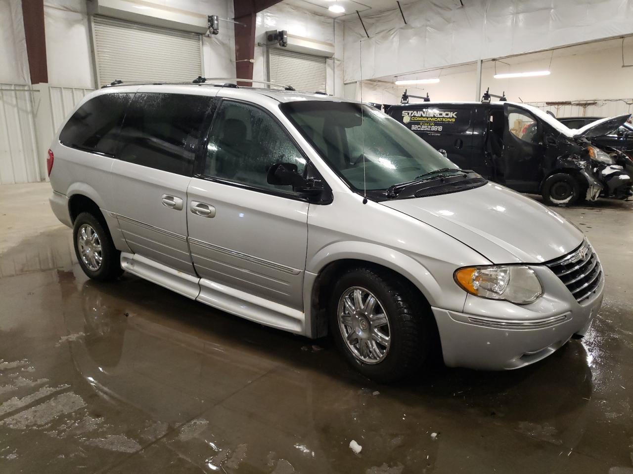 2005 Chrysler Town & Country - Image 4
