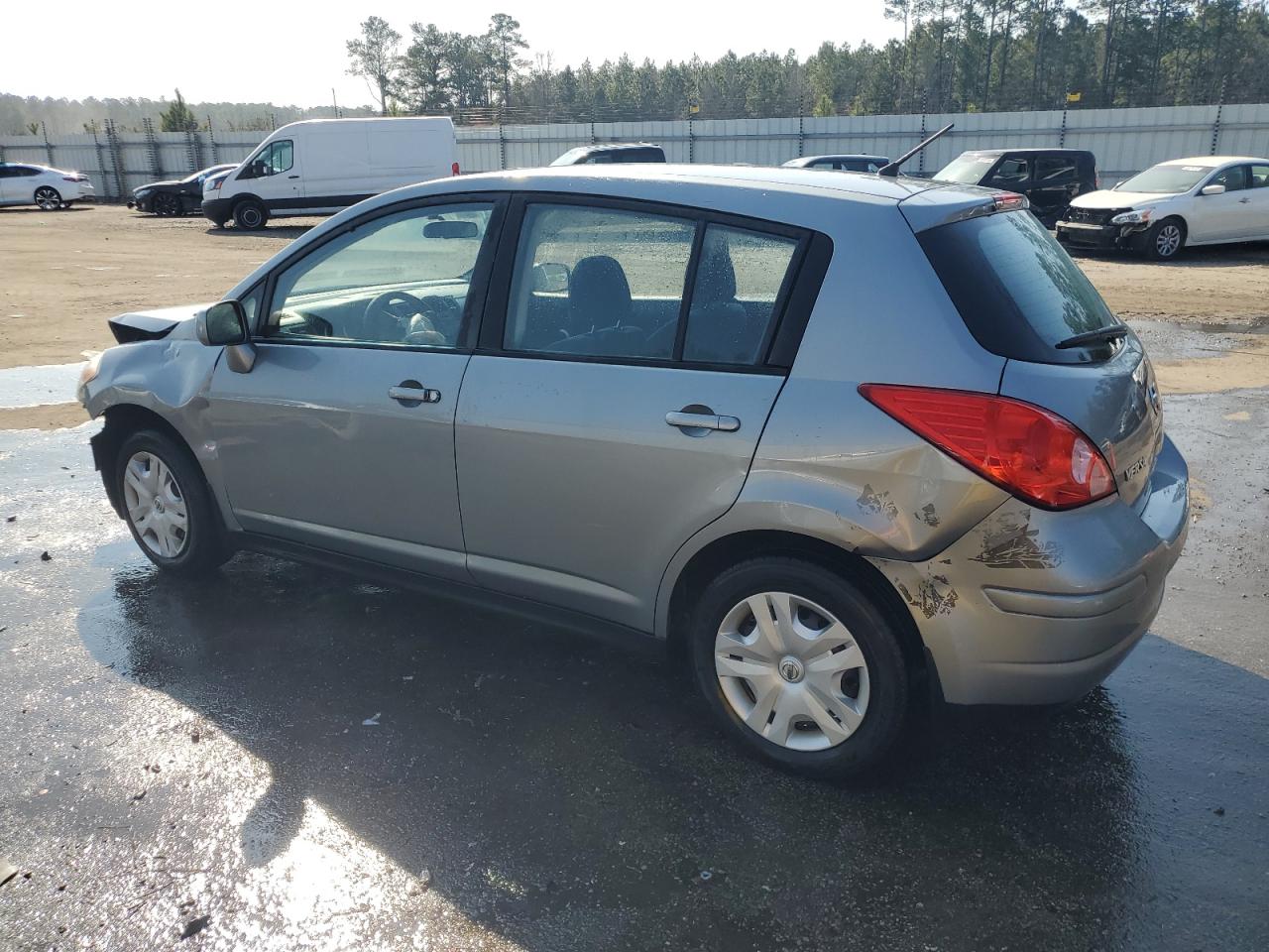 2011 Nissan Versa - Image 2